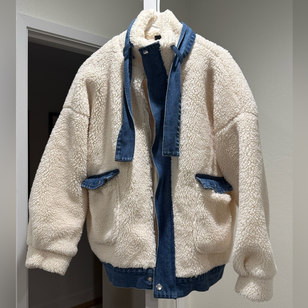 LIKE NEW - Mixed Sherpa Denim Jacket - Size L